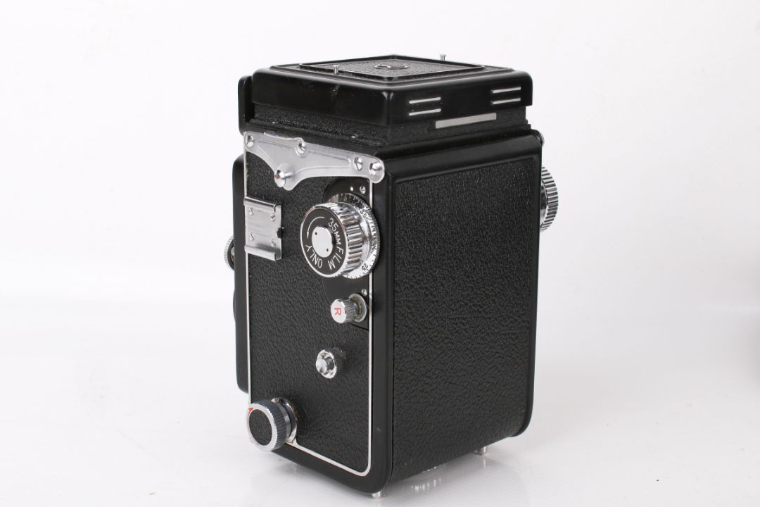 Yashica 636 TLR medium format film camera outfit, cased. S/n SX 6080275, with Yashikor 1:3. - Image 4 of 4