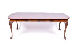 An 20th Century Georgian style mahogany veneer extending dining table.