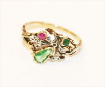 Dekorativer 14 k geprüfter Gelbgold Ring mit in Silber gefaßten Schnucksteinen/Glas, 2,86 gr., Gr.
