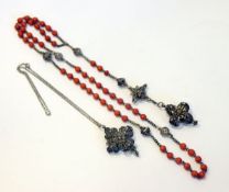 Rosenkranz mit roten Glaskugeln und filigranem Kreuzanhänger und Silberkette, L 40 cm, mit