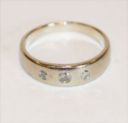 14 k Weißgold Ring mit 3 Diamanten, 3,9 gr., Gr. 55