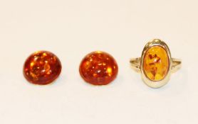 835 Silber/vergoldeter Ring mit Bernstein, Gr. 57, und Paar 925 Silber/vergoldete Ohrsclips mit
