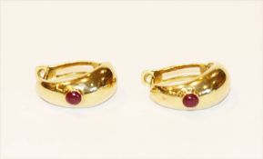 Paar 14 k Gelbgold Creolen mit Rubincabochon, 4,66 gr.