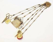 Silber Rockstecker von einer Schneiderin mit Schere, Etui u. a., 835 Silber, 154,76 gr.,
