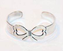 Armspange mit Schleifendekor, Sterlingsilber 34,4 gr., D 6 cm