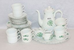 Haviland Porzellan Kaffee-Serviceteile, mit grünem Floraldekor, Kaffeekanne, Milch und Zucker, 10