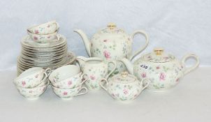 Winterling Kaffee- und Tee-Service mit Blumendekor, Kaffee- und Teekanne, Milch und Zucker, 8 Tee-