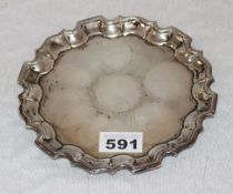 Sterlingsilber Teller, Hersteller Wakely & Wheeler, London, 211 gr, D 18,5 cm, teils fleckig,