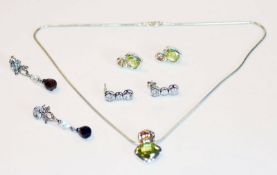 Sterlingsilber Schmuckset: Kette und Paar Ohrstecker mit Farbsteinen, und 2 Paar Ohrstecker