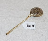 Russischer Silber Löffel, vergoldet mit feinem Dekor, 84 Zolotniki, datiert 1840, 63 gr.