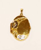 Ovaler 8 k Gelbgold Medaillon-Anhänger, aufklappbar, 3 gr., 2,5 cm x 2 cm