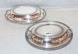 2 ovale Deckelschalen, versilbert, H 9 cm, L 29 cm, B 22 cm, Alters- und Gebrauchsspuren