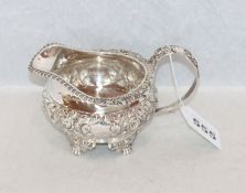 Sterlingsilber Henkelkännchen mit Reliefdekor, 210 gr., gut erhalten