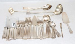 WMF Besteckteile, versilbert, 12 Menü-Messer und 12 Gabeln, 10 Löffel, 6 Fisch-Messer und 5