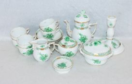Herend Mokka-Service, Apponyi grün, Mokkakanne, Milch und Zucker, 6 Mokkatassen mit Untertassen,