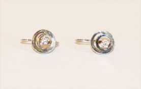 Paar 14 k Weißgold Ohrhänger mit je einem Diamanten, 2,84 gr.