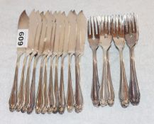 Versilbertes Fischbesteck, 12 Gabeln und 12 Messer, Gebrauchsspuren