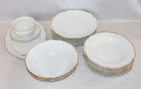 Mitterteich Porzellan Speise-Serviceteile mit Goldrand, 6 Speiseteller, 6 Suppenteller, 2 Schalen