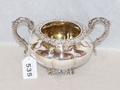 Sterlingsilber Zucker-Henkelschale mit Blattdekor, innen vergoldet, 419 gr., Gebrauchsspuren