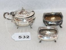 Silber-Konvolut: 2 Salzgefäße, ohne Glaseinsätze, und Senftöpfchen mit Glaseinsatz,