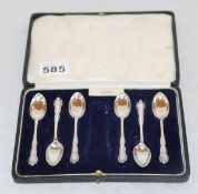 Satz von 6 Sterlingsilber Mokkalöffel, zus. 59 gr., in Originaletui, Zuckerzange fehlt