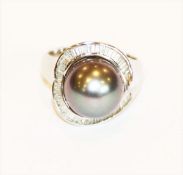 Dekorativer 18 k Weißgold Ring mit grauer Perle und Diamanten, Gr. 57, 10,8 gr., passend zu Lot 6