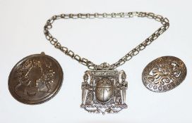 Silber Brosche und eine Kette mit 2 broschierten Anhängern