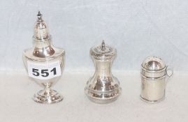 Sterlingsilber Konvolut von 3 verschiedenen Salzstreuern, H 5/10 cm, 70 gr., teils verbeult,