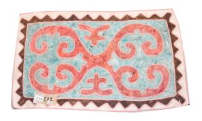 Tradiditoneller Kirgisischer Shyrdak-Filzteppich mit markantem rot/blauem Muster, 84 cm x 51 cm,