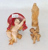 Konvolut von 3 Holzfiguren, Engel mit Kardinalshut, gefaßt, Engel und Maria mit Kind, H 13/22 cm,