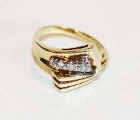 Ausgefallener 14 k Gelbgold Ring mit 4 in Weißgold gefaßten Diamanten, 4,8 gr., Gr. 56