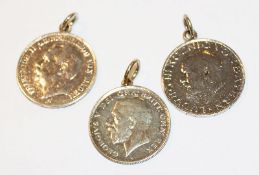3 Silber Münz-Anhänger, 2 x 3 Reichsmark Friedrich II., Ludwig III., und Half Crown, sehr poliert,