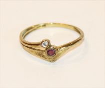 8 k Gelbgold Ring mit Rubin und kleinem Diamant, 1,8 gr., Gr. 58