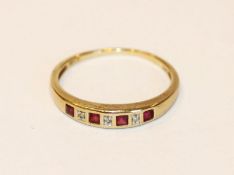 Ring, 375 Gelbgold mit in Weißgold gefaßten Diamantsplittern und 4 Rubinen, 1,58 gr., Gr. 57