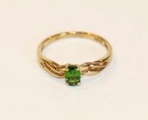 8 k Gelbgold Ring mit grünem Schmuckstein, 1,42 gr., Gr. 54