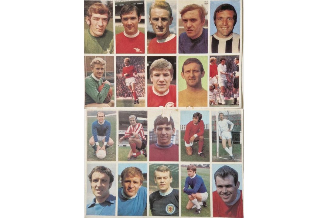 THE HOTSPUR COMIC 1970 SHEETS OF UNCUT FOOTBALL CARDS - Image 1 of 2