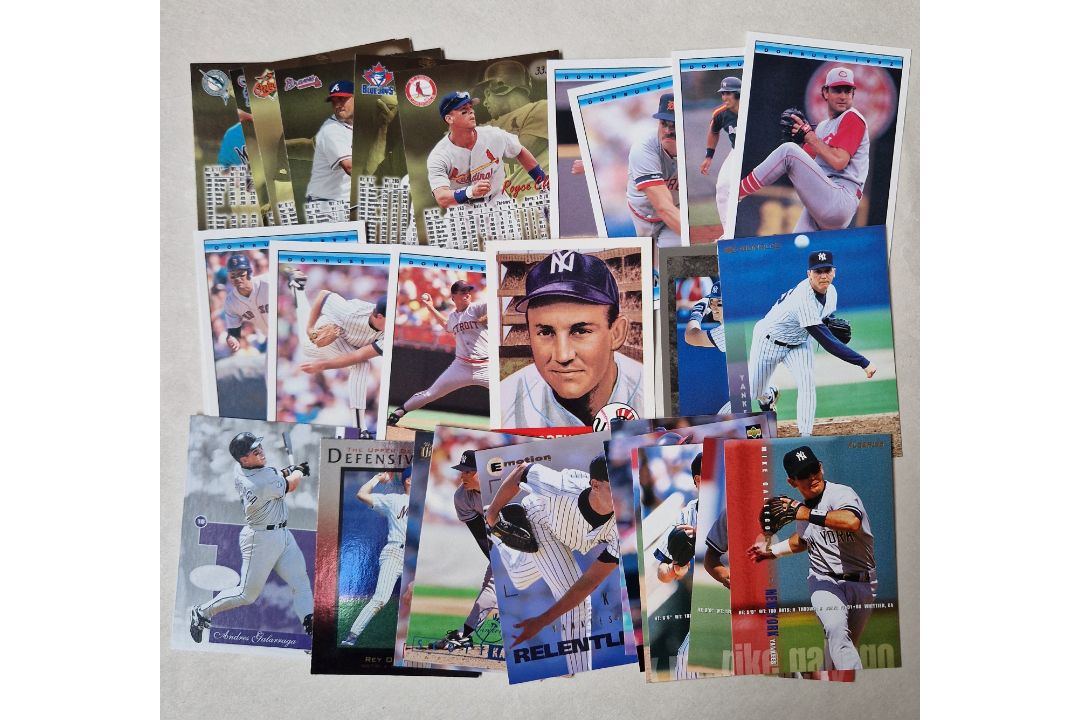 AMERICAN FOOTBALL & BASEBALL TRADE CARDS X 700+