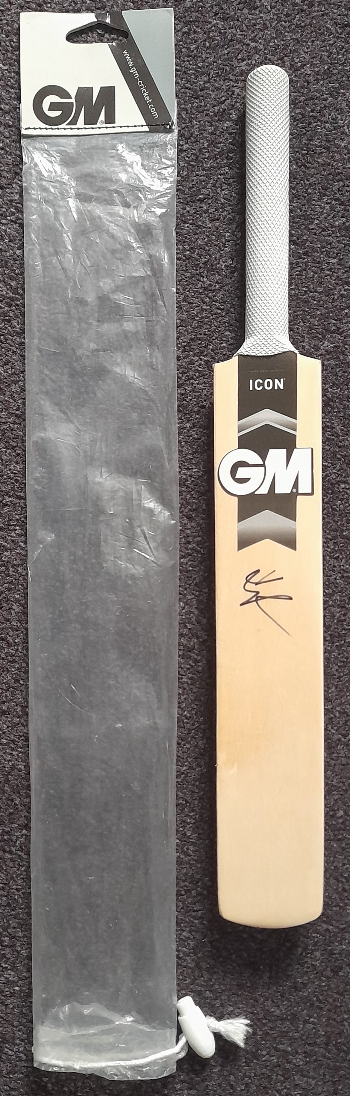 KEVIN PIETERSEN AUTOGRAPHED CRICKET BAT