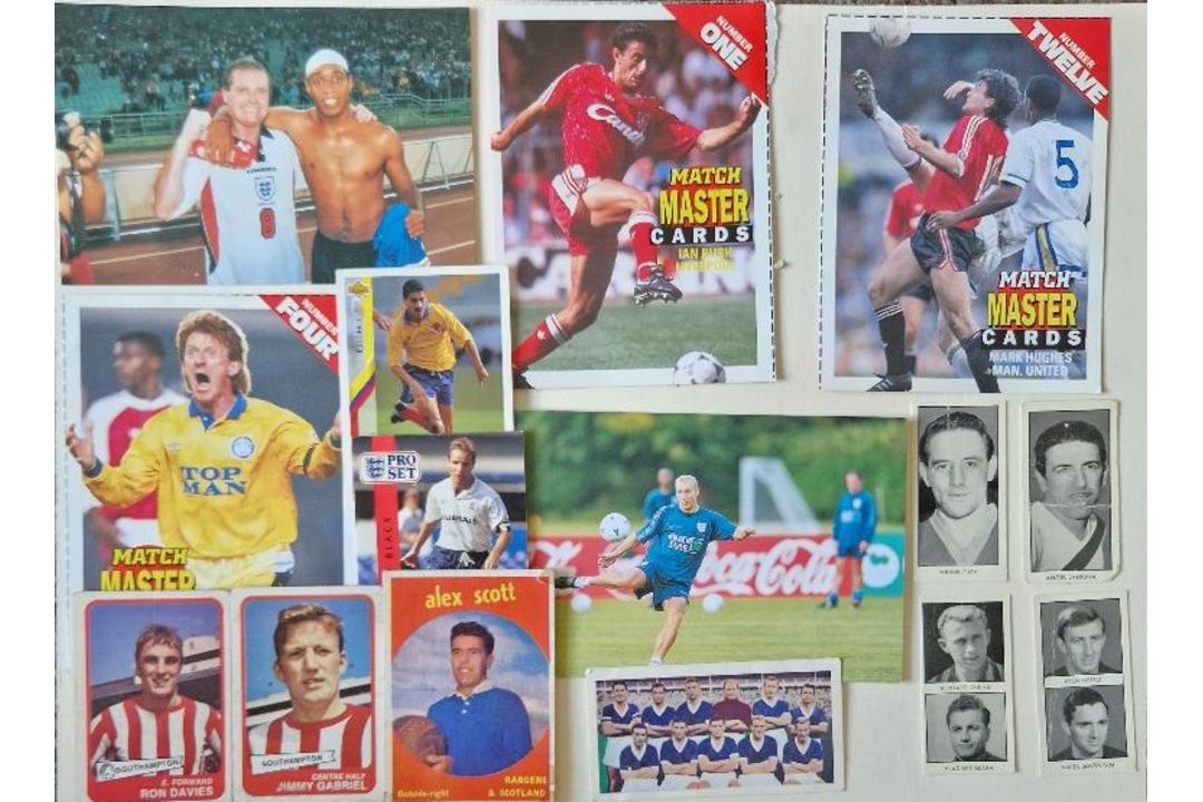 COLLECTION OF FOOTBALL TRADE CARDS / STICKERS - Image 1 of 8
