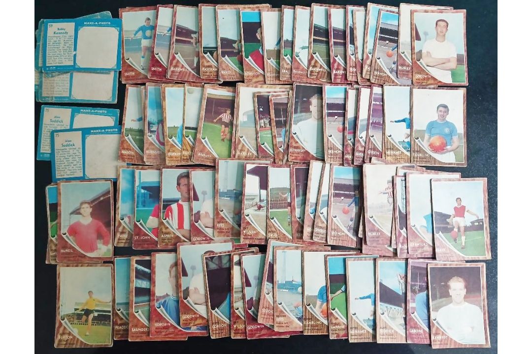FOOTBALLERS A&BC TRADE CARDS X 93