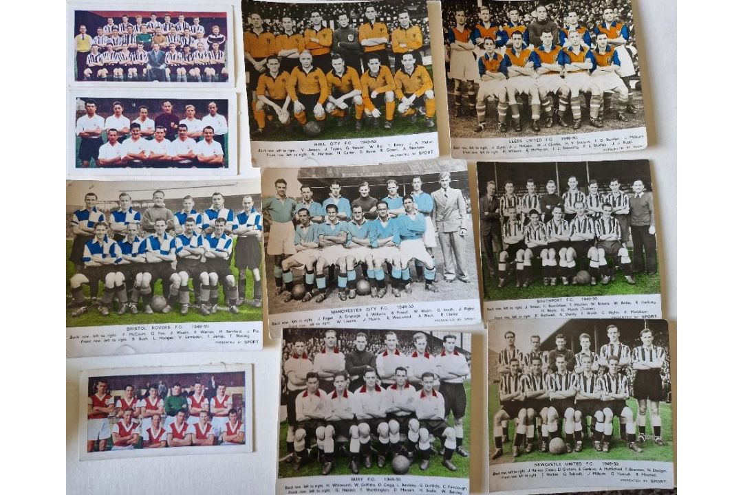COLLECTION OF FOOTBALL TRADE CARDS / STICKERS - Image 2 of 8