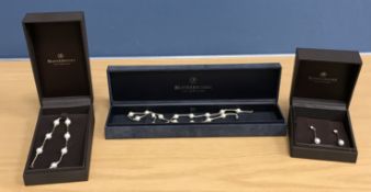 A 9 carat gold and pearl set suite of jewellery comprising necklace,