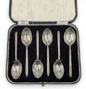Set of 6 Silver Coffee Spoons, maker Walker & Hall, London 1906, with two golf club motifs, cased,