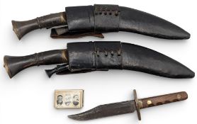 2x Gurkha Kukri knives, 39cm shaped steel blade with ram’s horn handle, in black leather scabbard