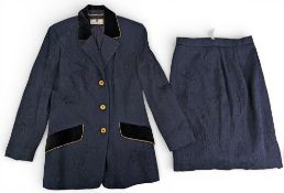 Vintage Givenchy En Plus Jacket and Skirt grosse 40W USW, with gold trim and velvet collar, in