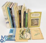 Nineteen Fishing Books, Publications, Catalogues and Tea/Cigarette Card Albums - Das Grosse Buch Des