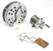 Pflueger Akron multiplier reel No 18941, twin waisted handles, on/off check, runs well. In wood box.