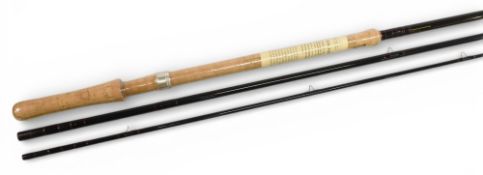 Fine and unused Bruce & Walker 100% carbon salmon fly rod, 15ft 3pc line 10/12#, 24” handle with