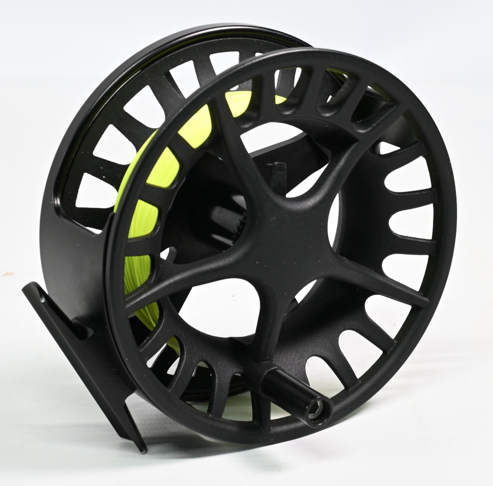 Lamson Remix R4 alloy salmon fly reel with spare spool, 4 3/8” wide deep ‘V’ spool, black handle, - Image 2 of 3