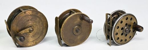 A collection of small brass reels, as follows: 1x Crockart & Sons, Stirling, plate wind, 2 ¾”